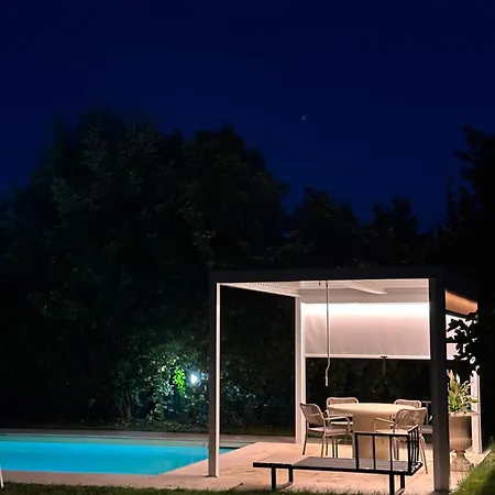 公寓 Escape With Pool In
